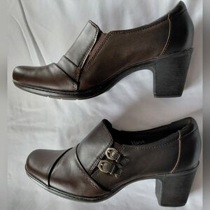 G.H. Bass & Co. Womens  SZ 8.5M Leather TATIANA style In Brown. Fall color